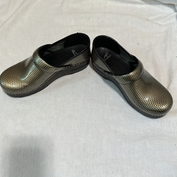 Dansko Clogs. Rare greenish color - Picture 6 of 6